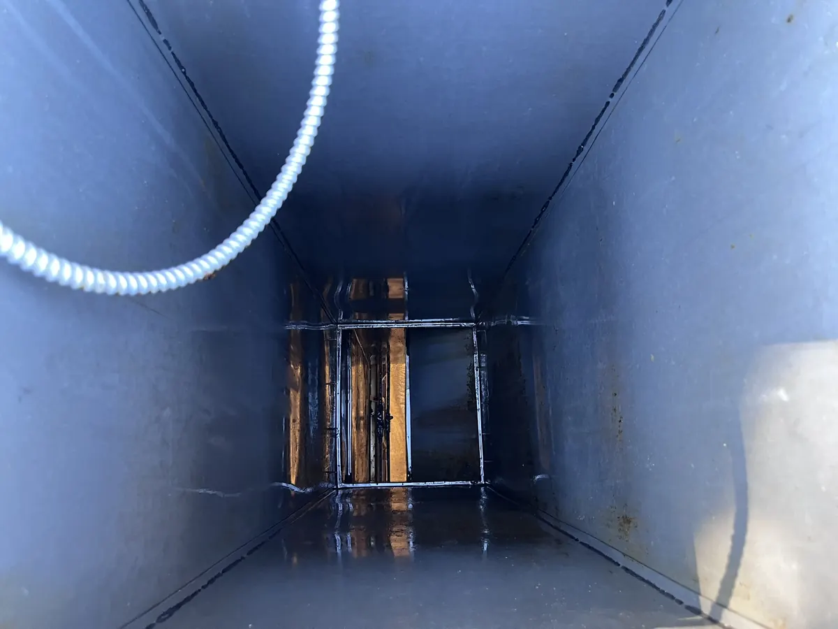 Clean horizontal exhaust duct