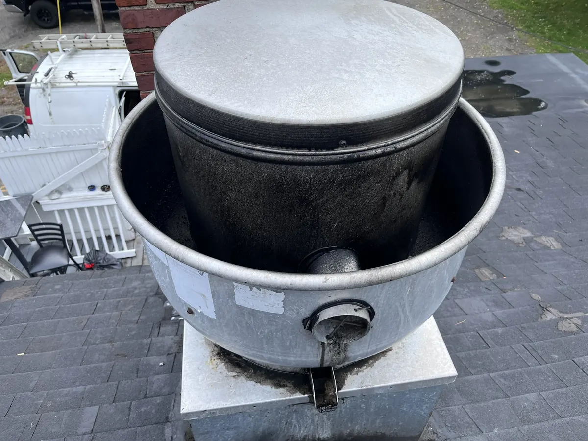 Rooftop upblast exhaust fan